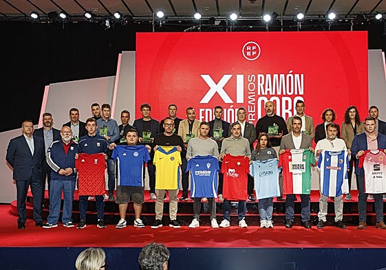 Los homenajeados y premiados, en la gala de este lunes.