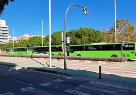 Autobús en Torrent, este lunes.