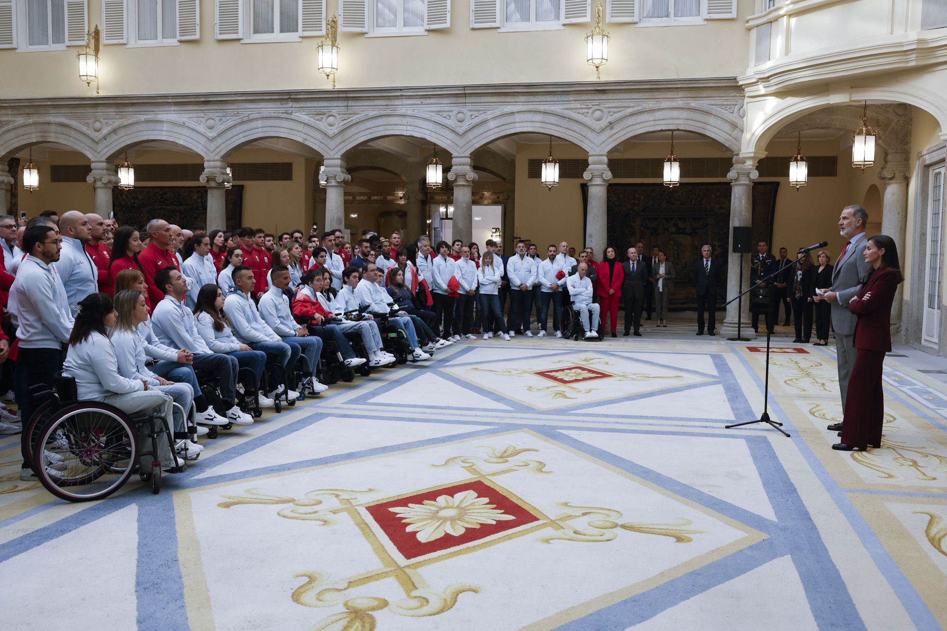 Los Reyes reciben a los deportistas olímpicos y paralímpicos de París