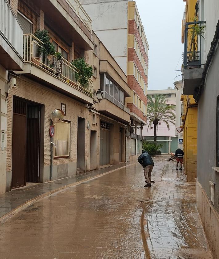 Imagen secundaria 2 - La alerta naranja revive el dolor de los vecinos de Algemesí