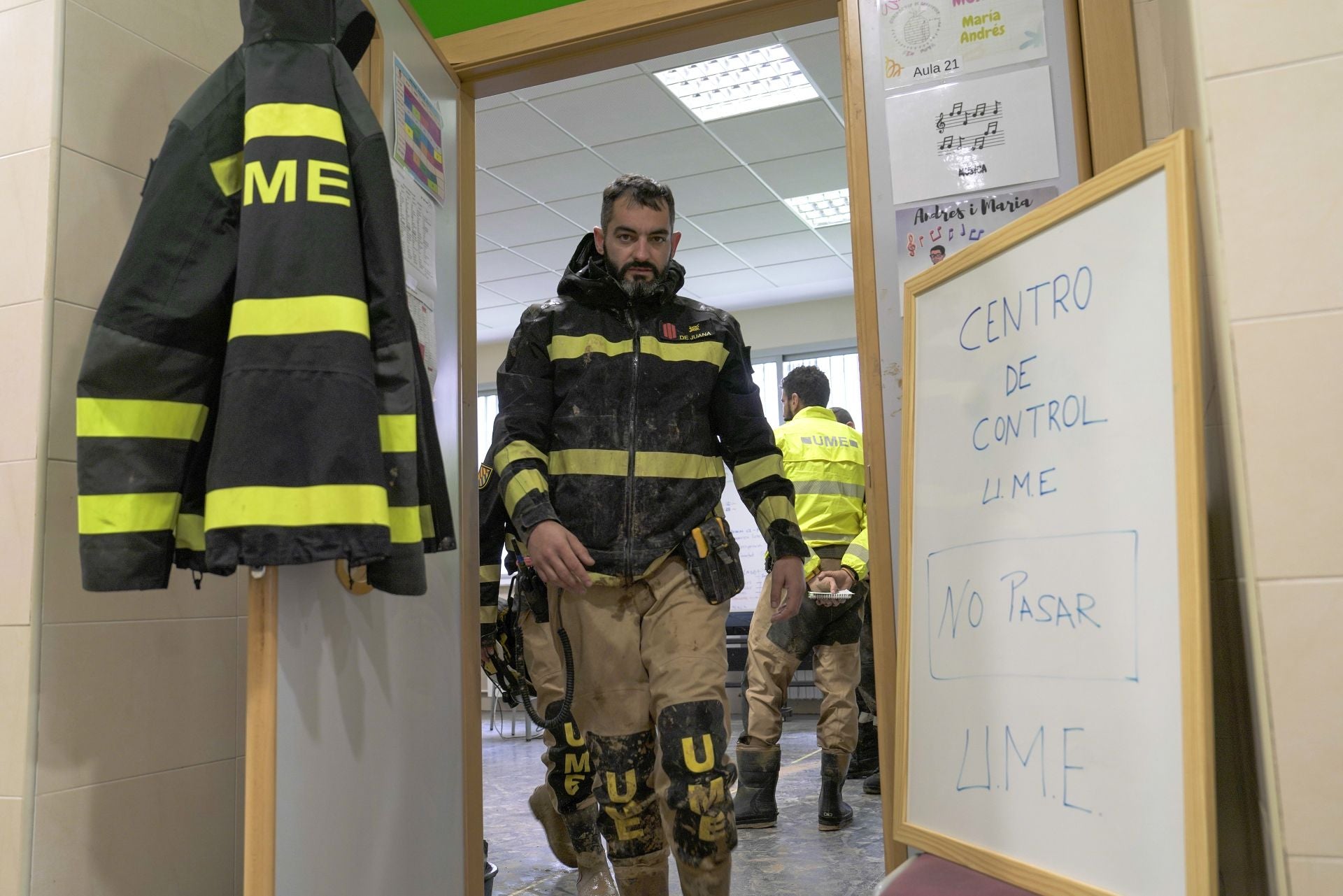 FOTOS | Palada a palada, la UME contra el barro