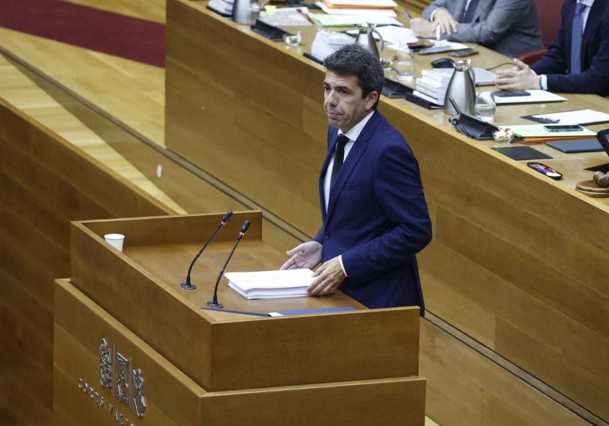 Mazón, durante su intervención en Les Corts.