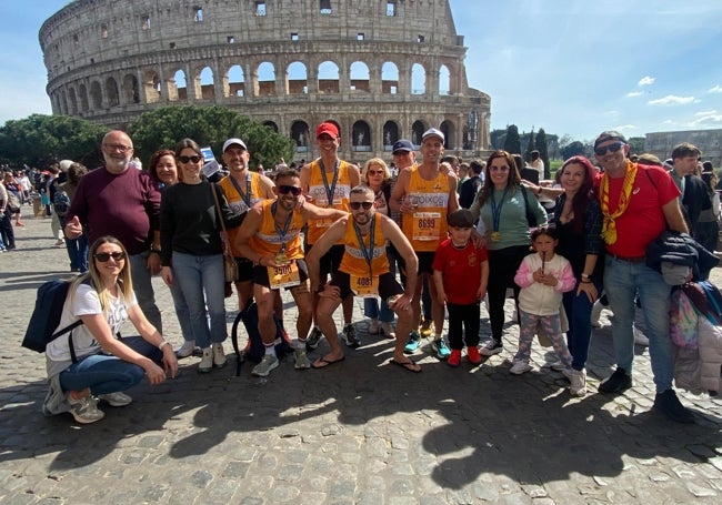 Miembros del Club Atletisme Coixos de Carlet en Roma para disputar el medio maratón