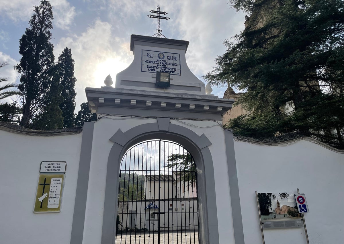 Imagen secundaria 1 - Zonas del monasterio de Santo Espíritu por las que pasó el agresor hasta llegar al lugar donde estaban los frailes franciscanos.