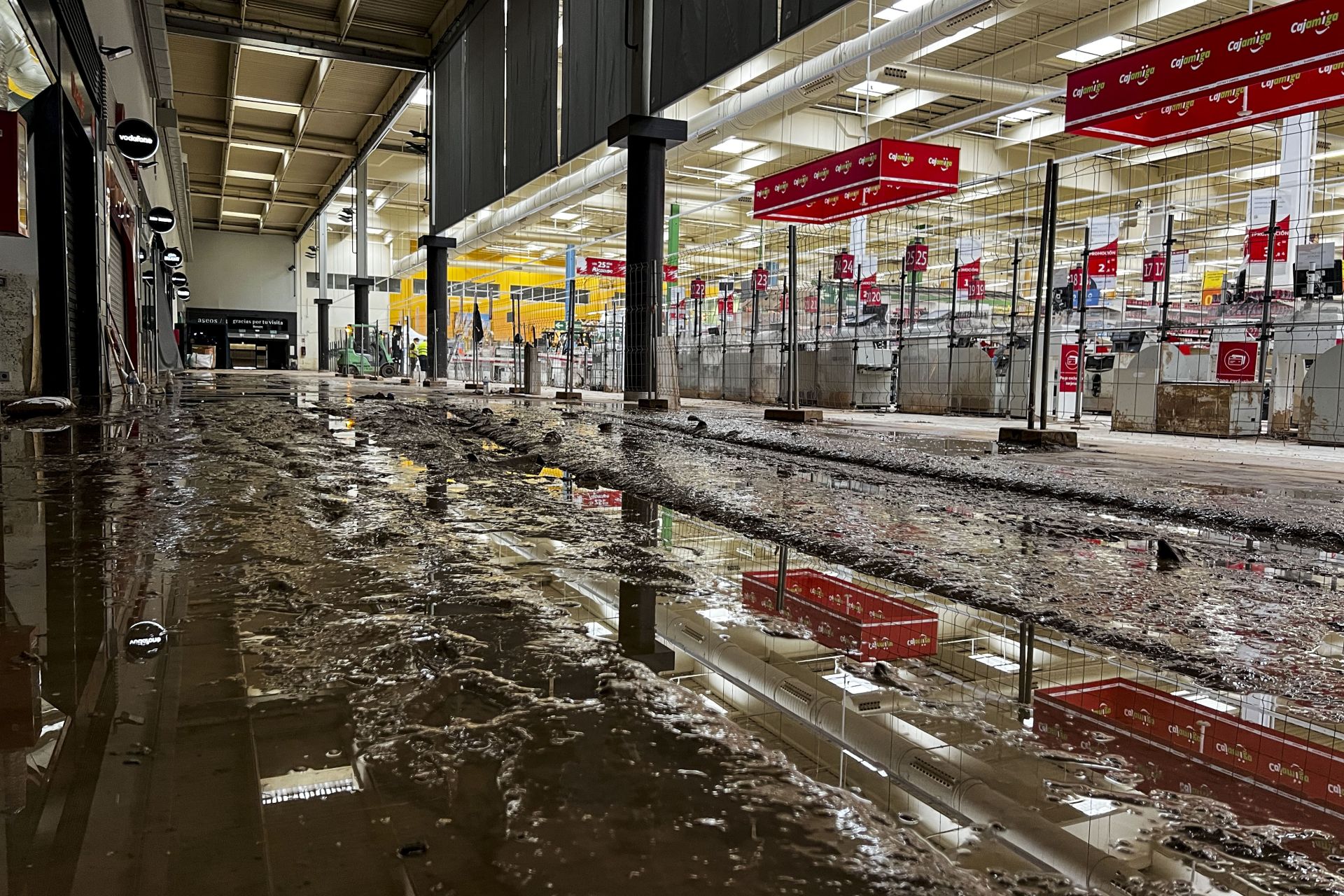 Así está el centro comercial Bonaire casi 20 días después de la DANA