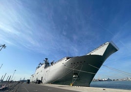 El buque Juan Carlos I en el puerto de Valencia.