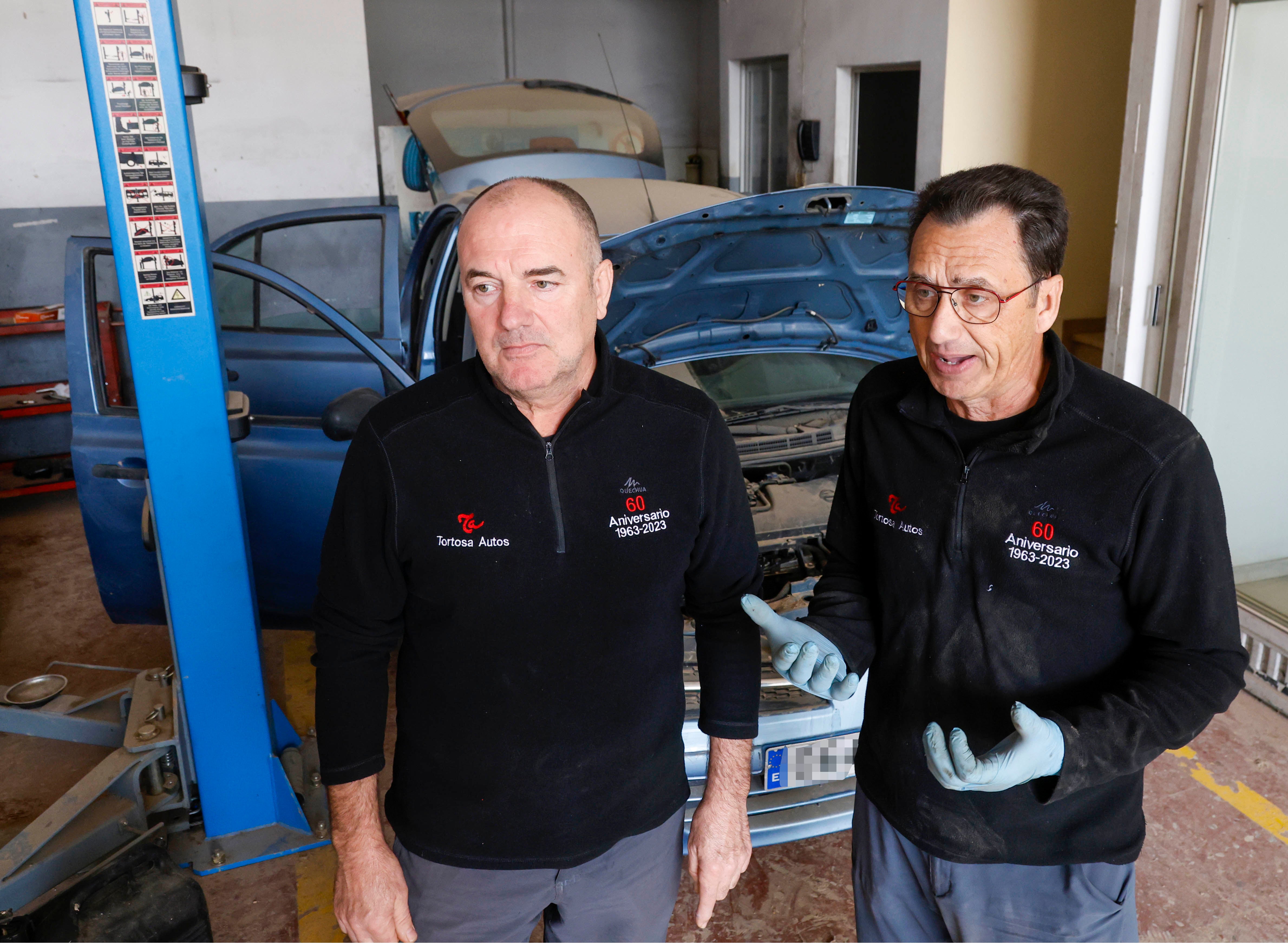 Paco y Ernesto Tortosa, en su taller de Algemesí.