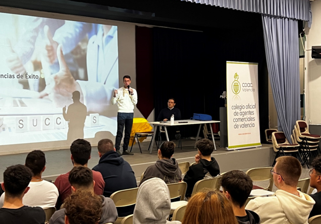 Charla del Colegio Oficial de Agentes Comerciales de Valencia en el IES Abastos