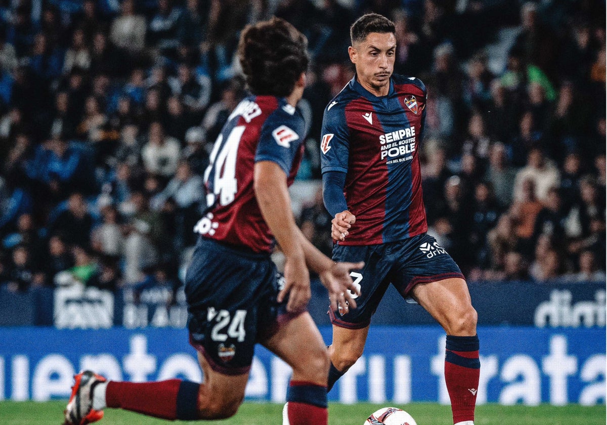 Pablo Martínez, junto a Carlos Álvarez, con el Levante.