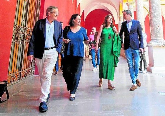 El conseller José Antonio Rovira, la secretaria autonómica Pilar Tébar, la directora general Marta Alonso y el gerente del Consorcio de Museos, Nicolás Bugeda, durante una visita en el Centro del Carmen.