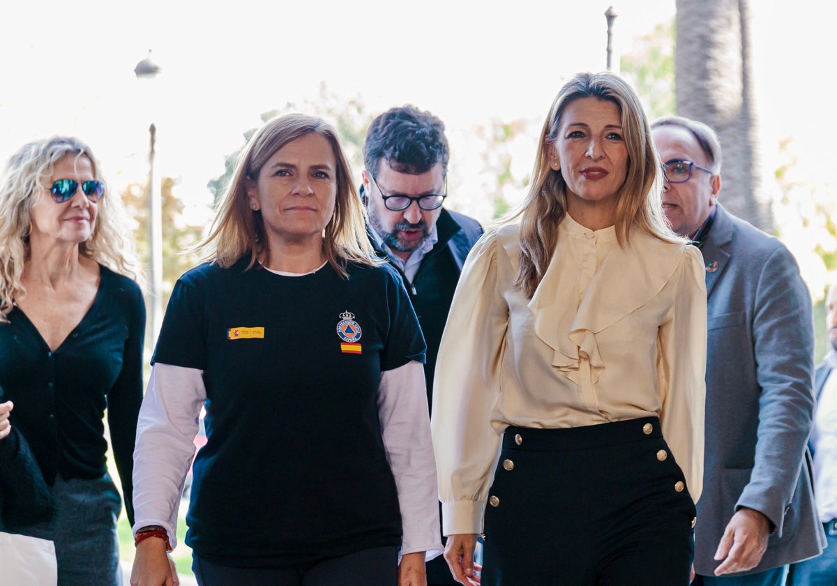 Pilar Bernabé, junto a Yolanda Díiaz, el lunes en Valencia.