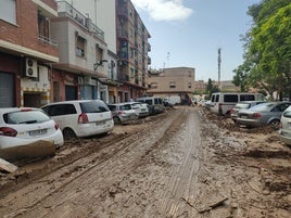 Estado de una calle de Algemesí tras la DANA.