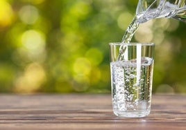 Un vaso de agua.