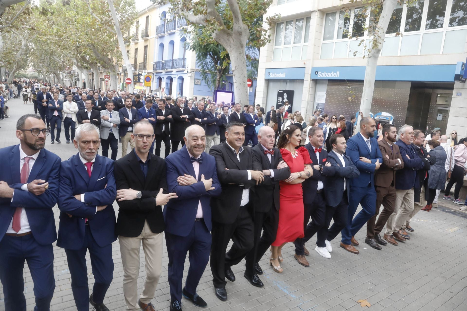 Imagen principal - El capitán cristiano de Dénia invita a los festeros a rememorar la conquista del Reino de Valencia