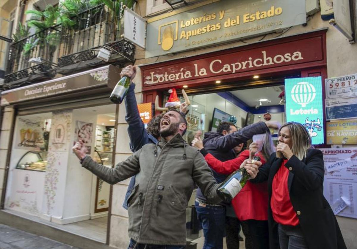 Ganadores del Gordo de Navidad, tras el sorteo de 2023.