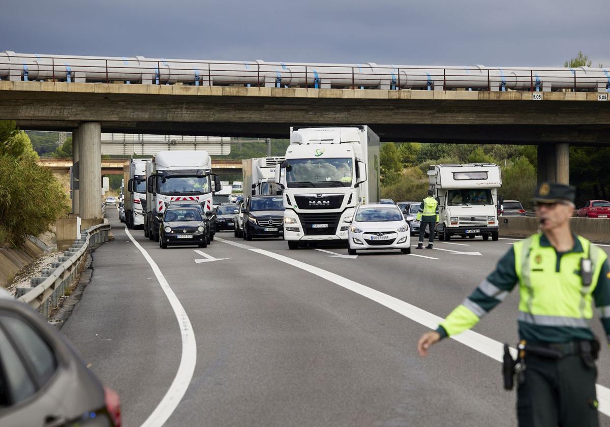 Carretera cortada en la provincia de Valencia.