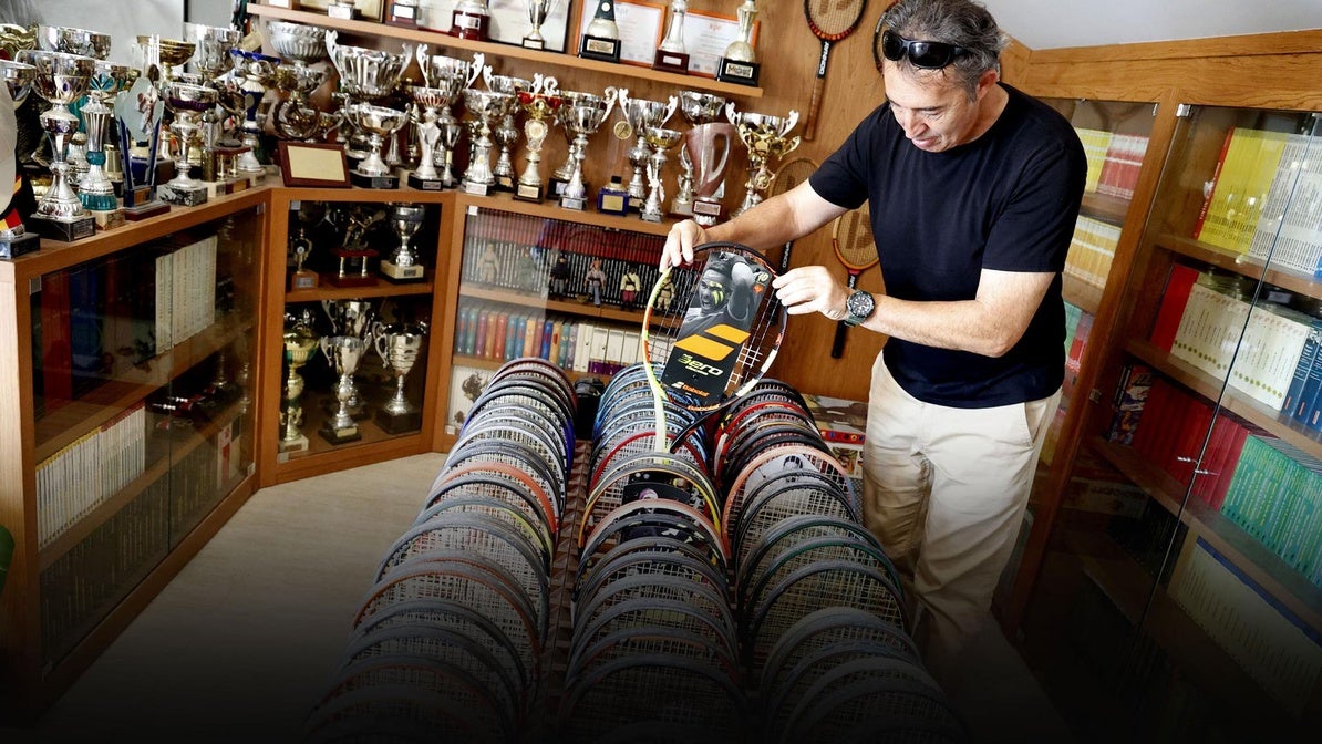 David Castelló, además de las de Rafa Nadal, tiene la colección completa de las raquetas con las que se ha ganado un Grand Slam en la era open