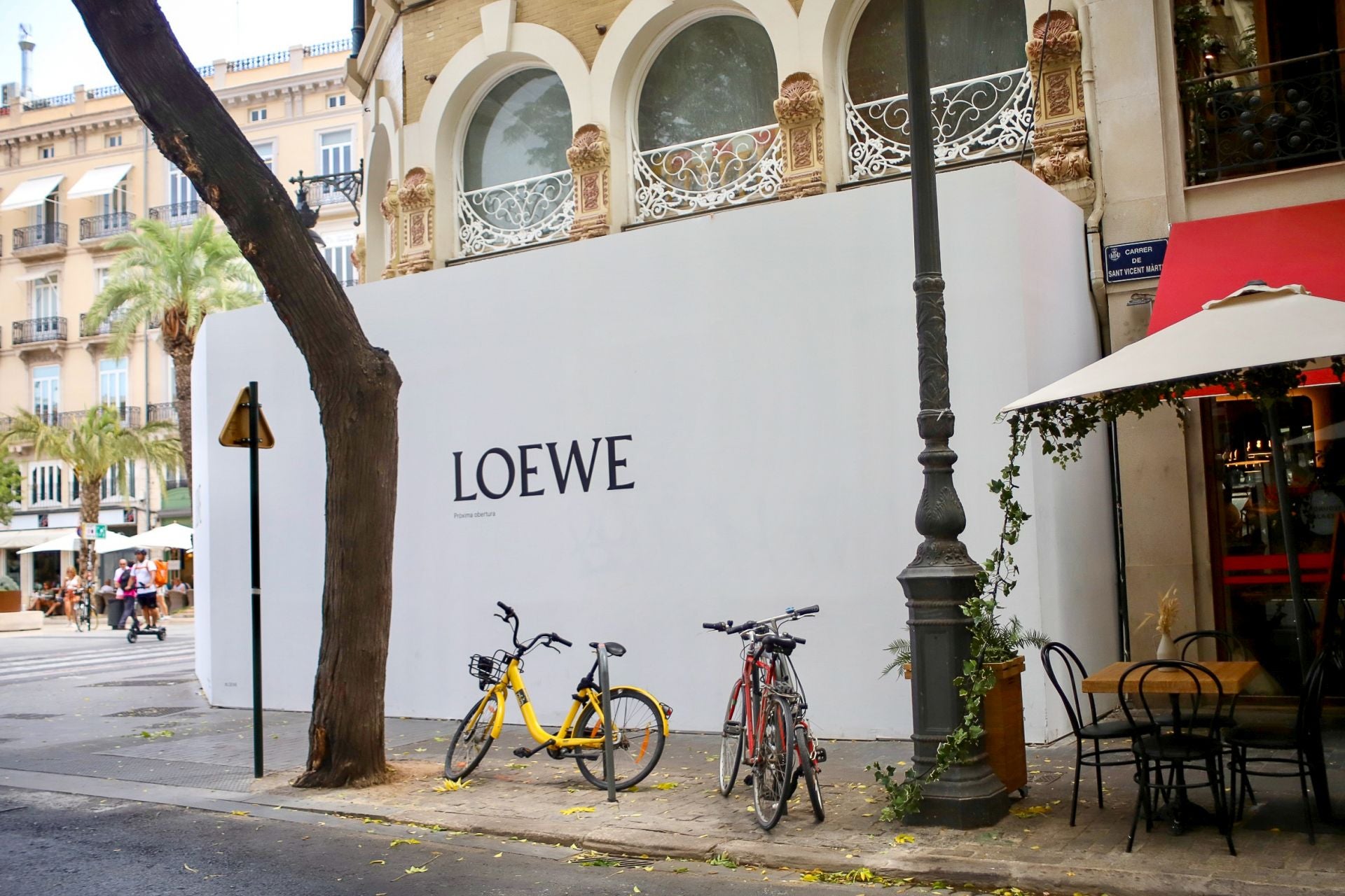 Fachada donde se ubicará Loewe en la plaza de la Reina.