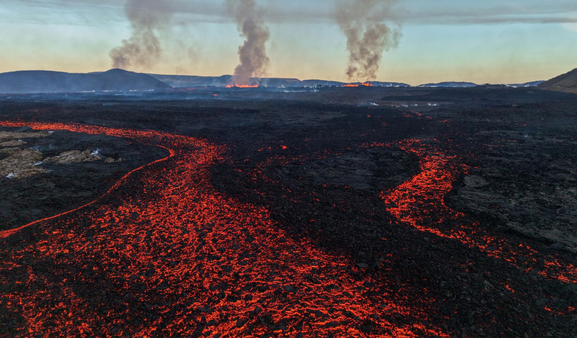 La furia de un volcán en Islandia obliga a evacuar Grindavik