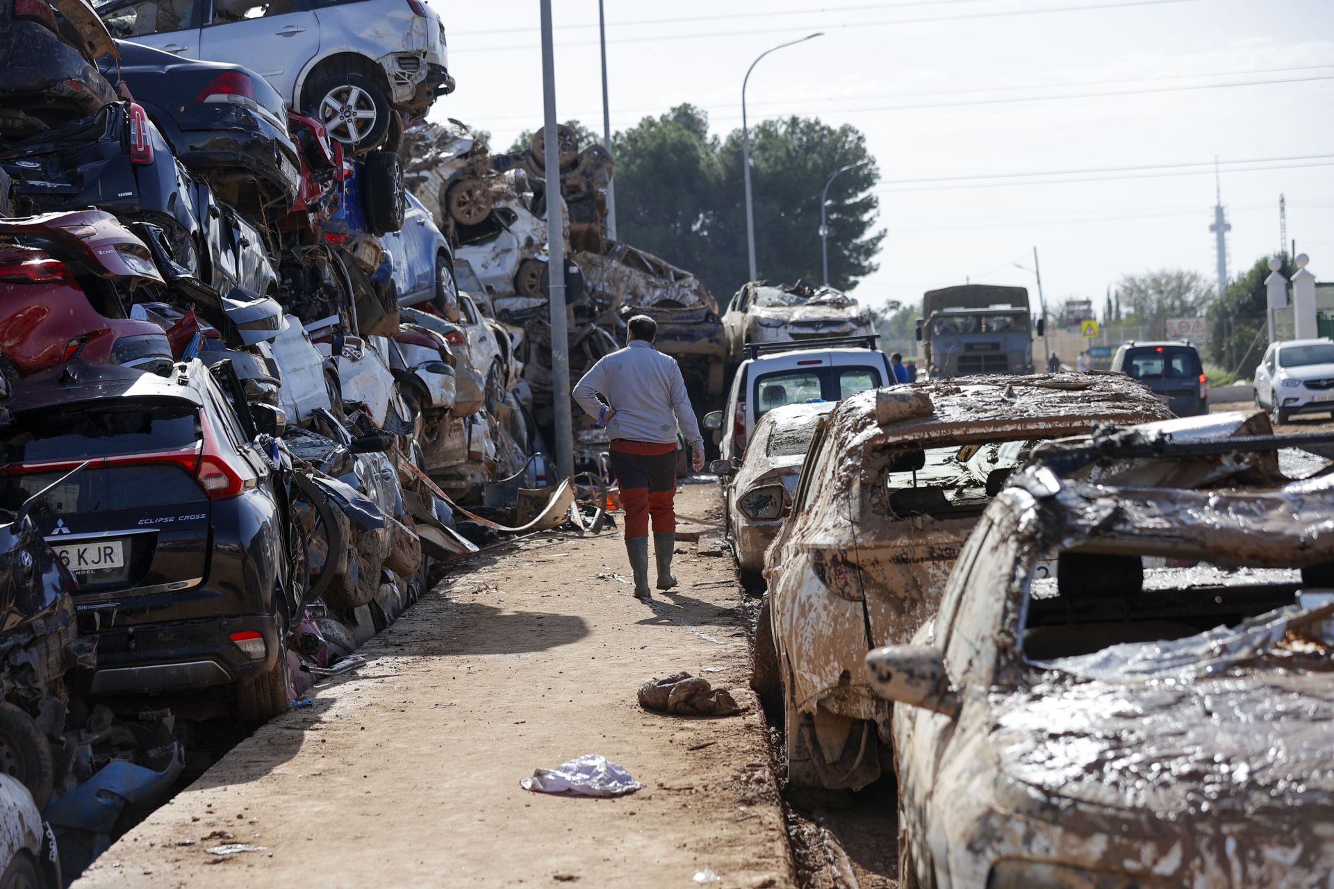 Campa de coches inutlizados por la DANA