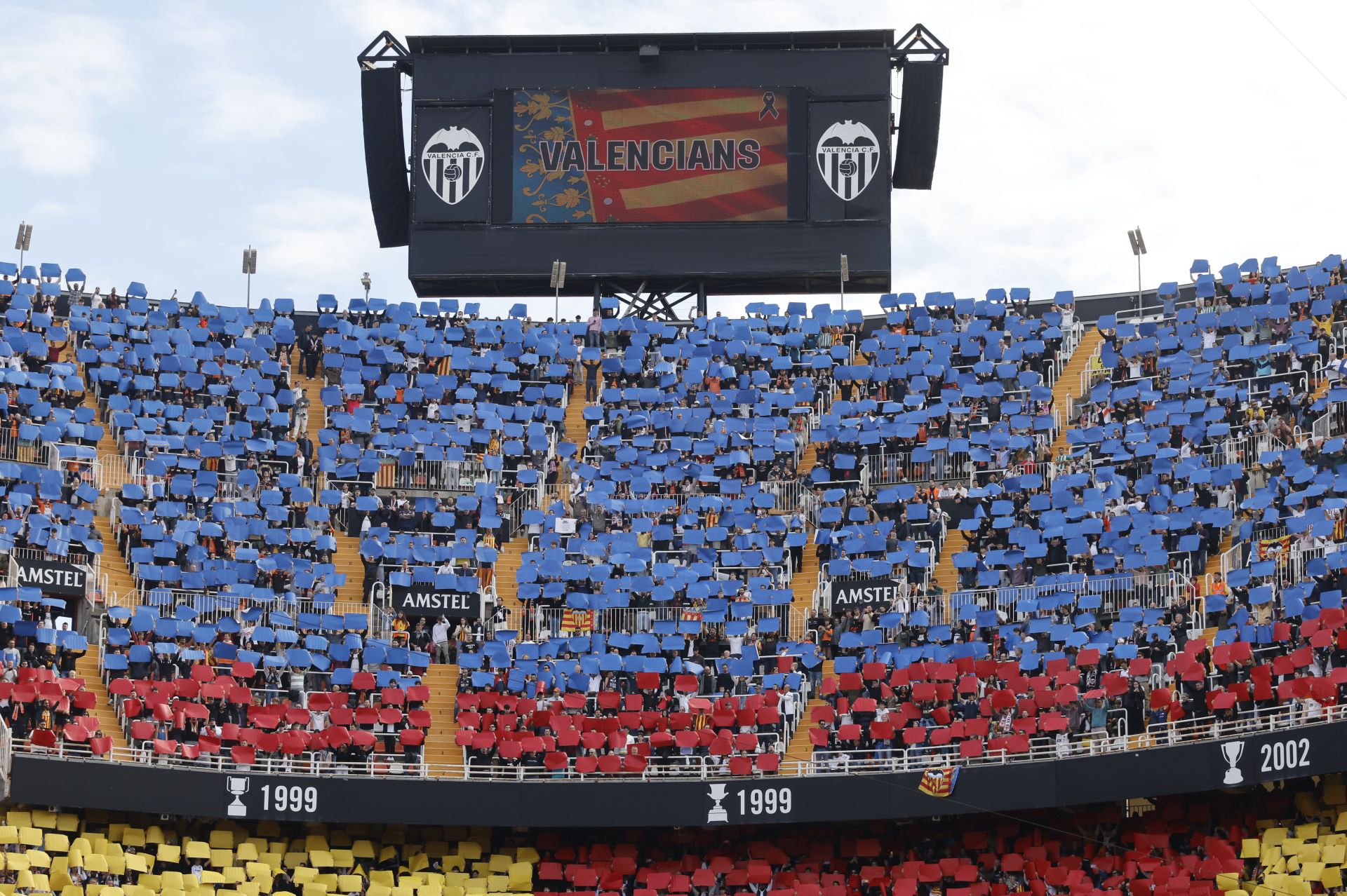 Fotos del homenaje en Mestalla a las víctimas de la DANA