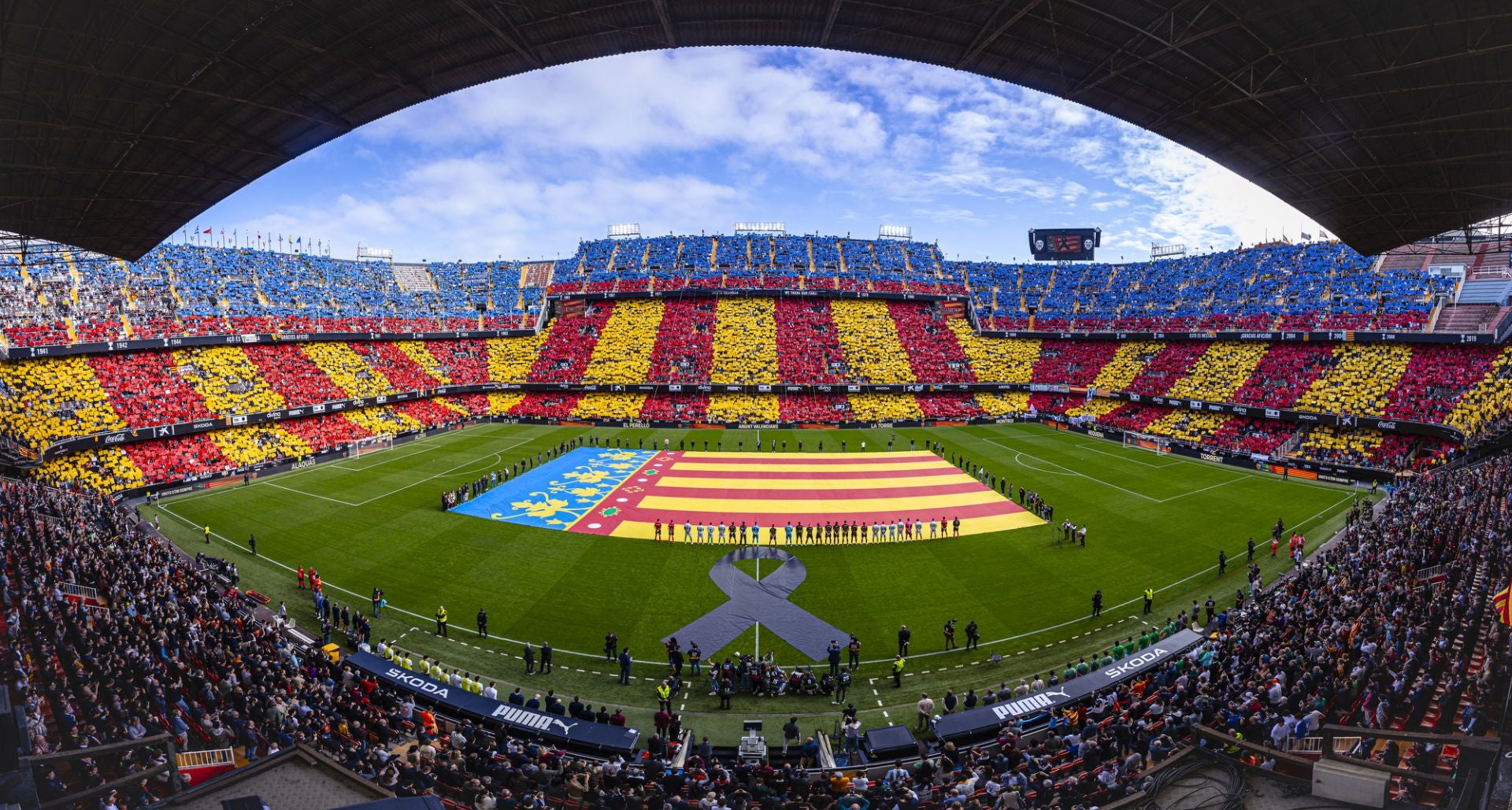 Fotos del homenaje en Mestalla a las víctimas de la DANA