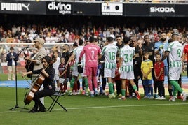 Rei Ortolá, durante el homenaje en Mestalla.