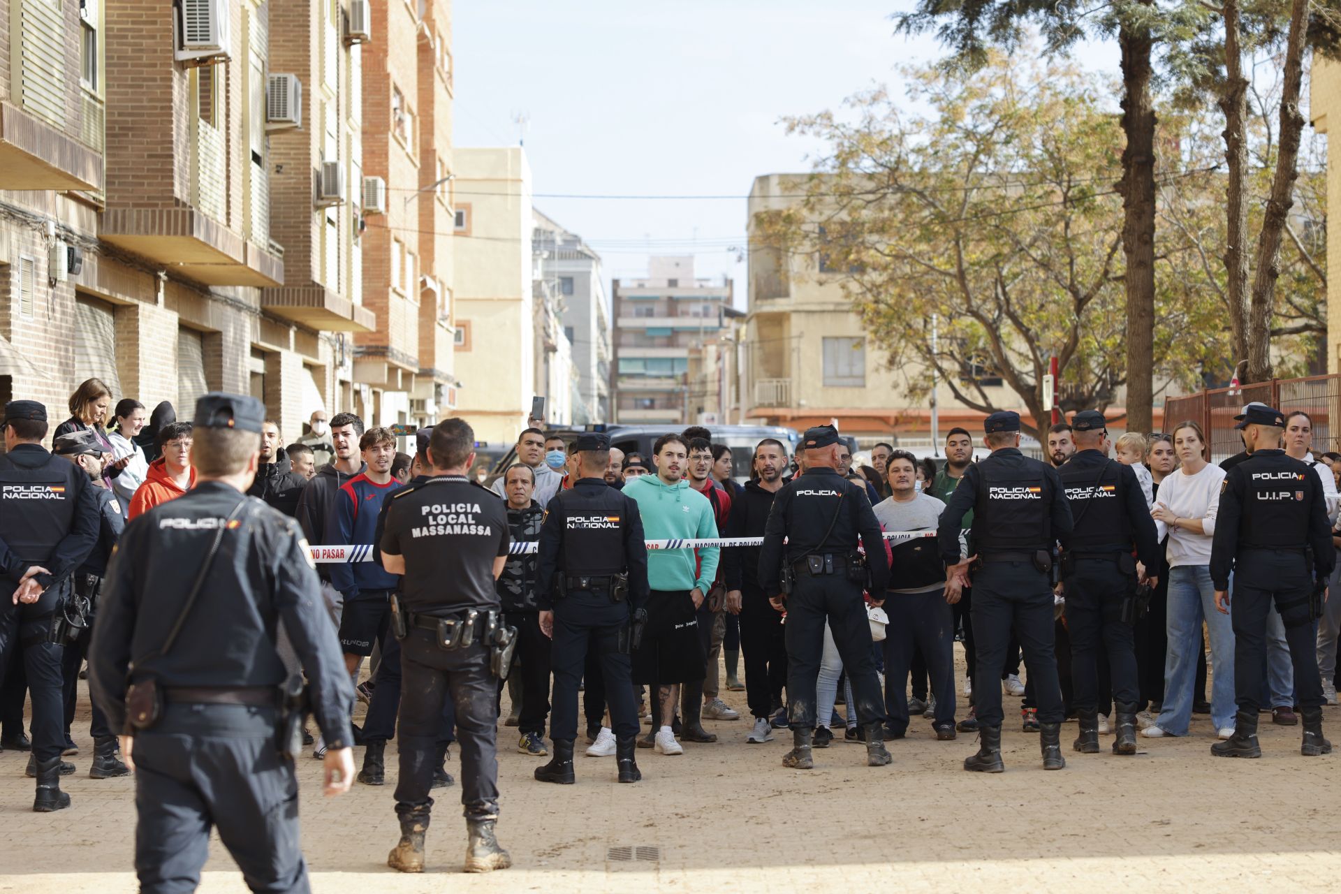 Un trabajador muerto y otro herido por un derrumbe en un colegio en Massanassa afectado por la DANA