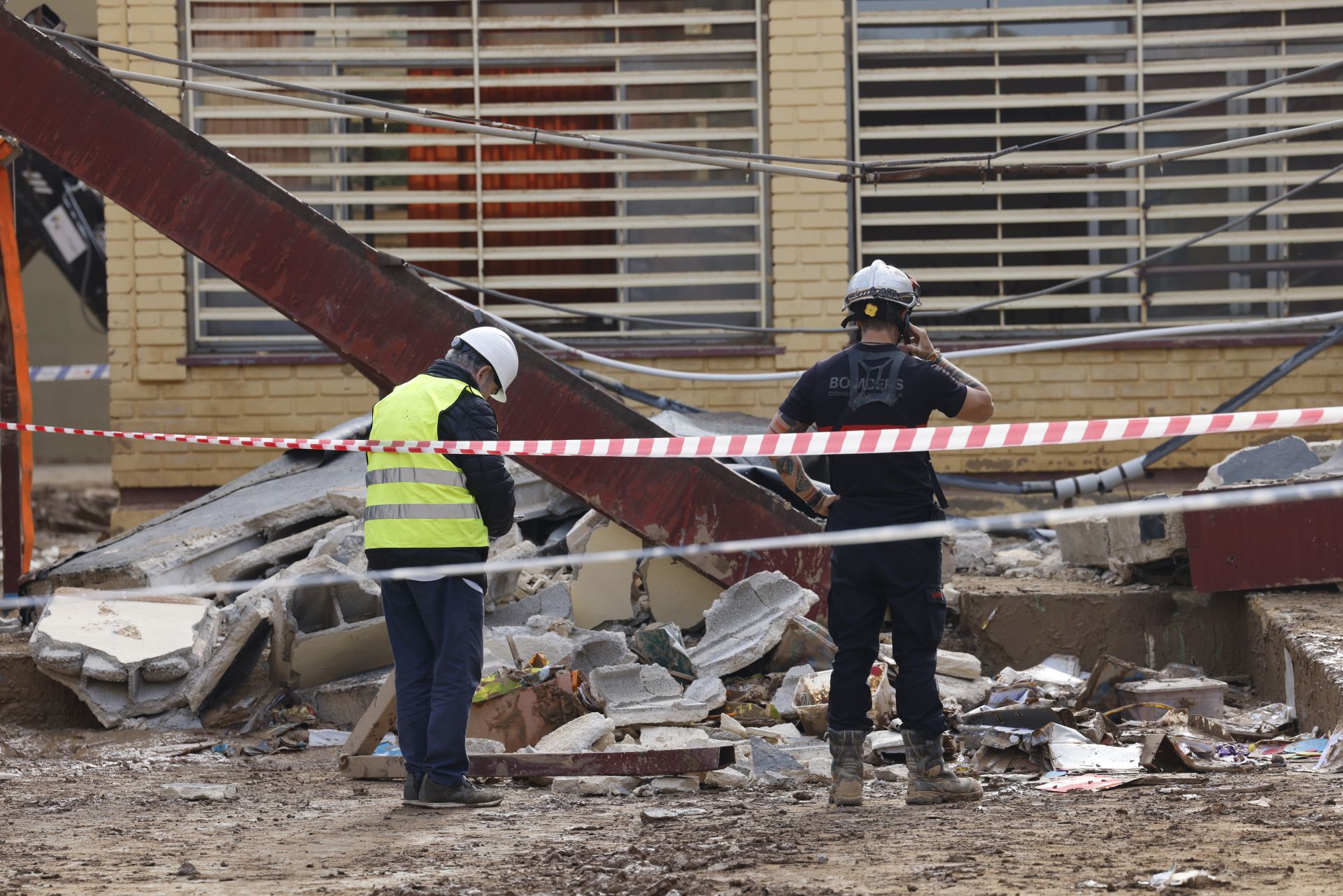 Un trabajador muerto y otro herido por un derrumbe en un colegio en Massanassa afectado por la DANA