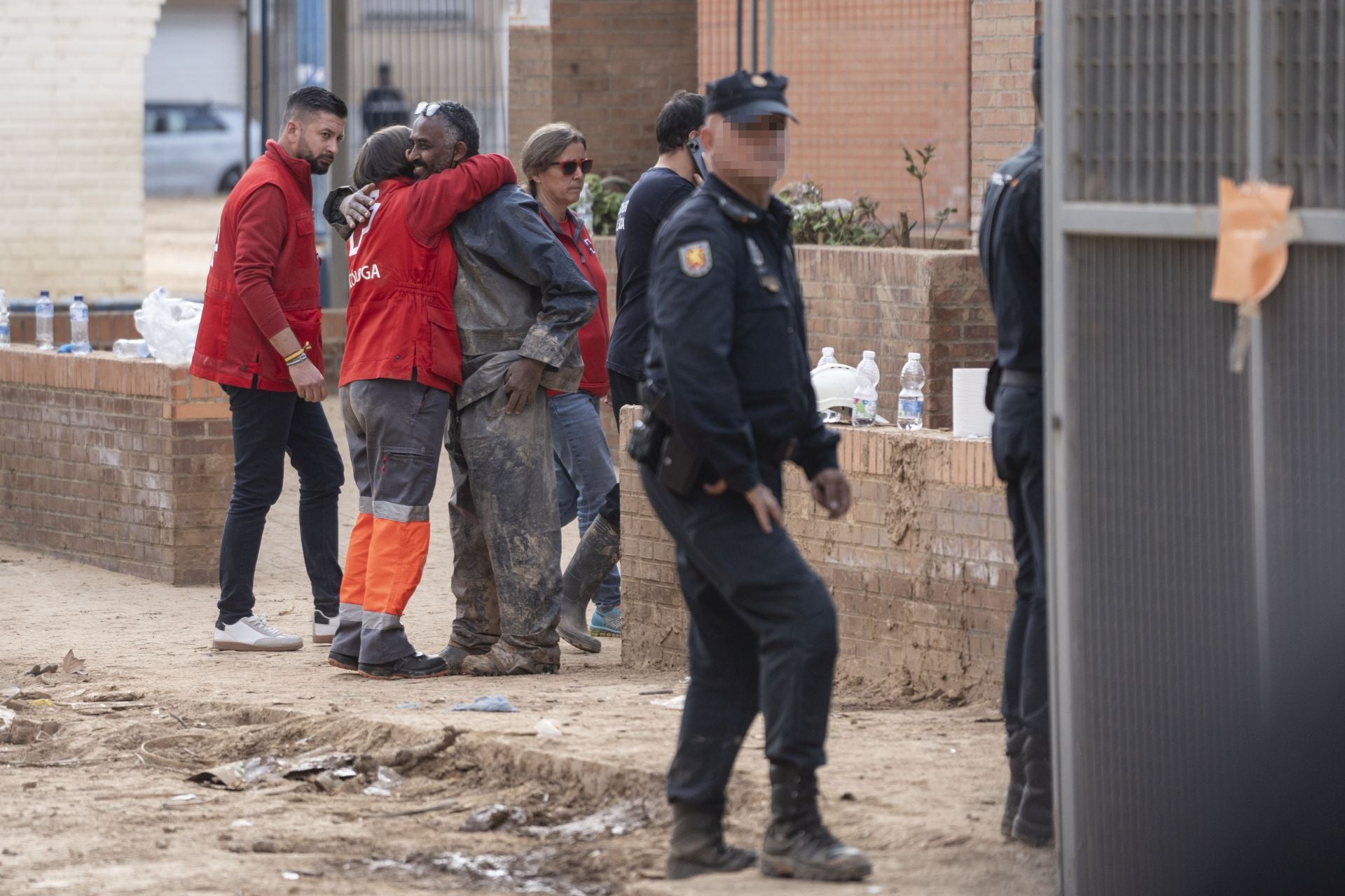 Un trabajador muerto y otro herido por un derrumbe en un colegio en Massanassa afectado por la DANA