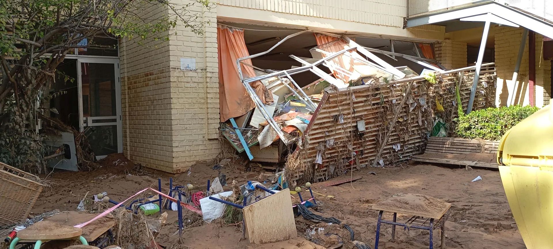 Fotos: Así quedó el colegio Lluís Vives de Massanassa tras la DANA en Valencia