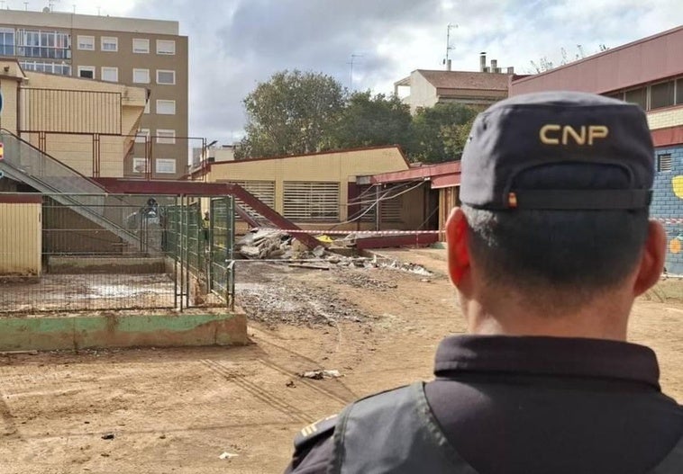 Colegio Lluis Vives de Massanassa, este domingo por la mañana.