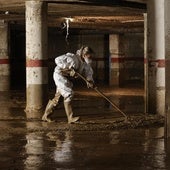 El Gobierno aprieta al Consell para que limpie ya los garajes y bajos de la zona afectada