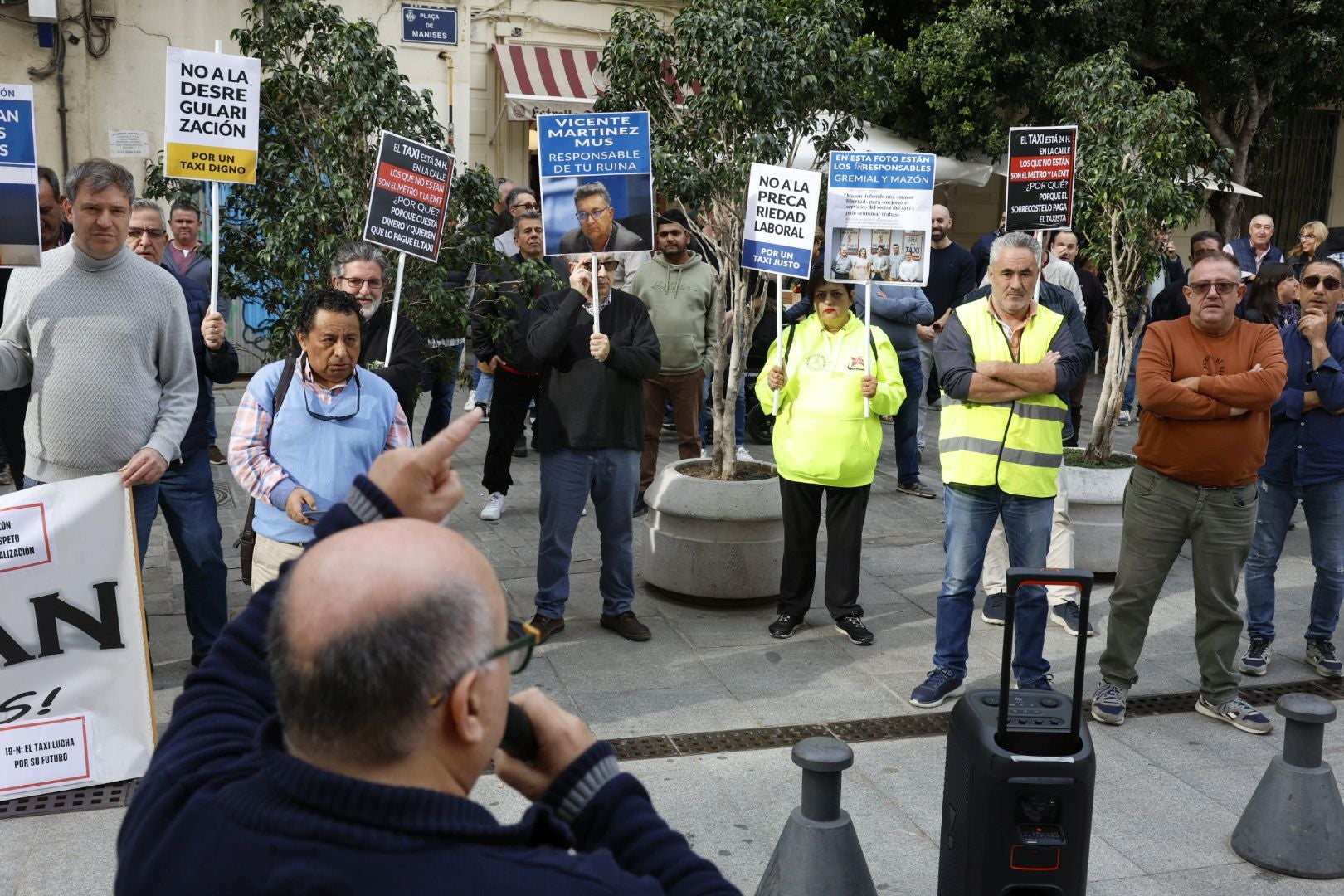 Los taxistas se concentran ante el Palau de la Generalitat para pedir regulación horaria