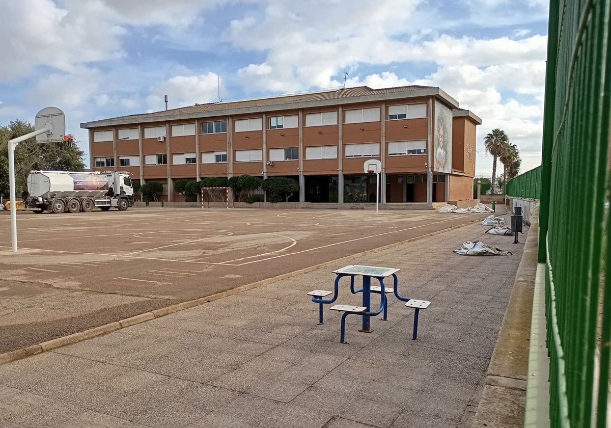 Patio del Blasco Ibáñez de Benetússer, que sirvió como centro logístico.