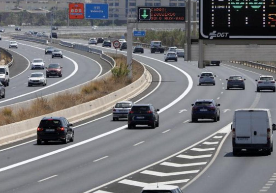 ¿Qué significan las líneas azules que separan los carriles de algunas carreteras?