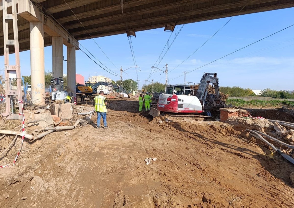 Imagen secundaria 1 - Trabajos en Aldaia, en el barranco del Poyo y en la alta velocidad.