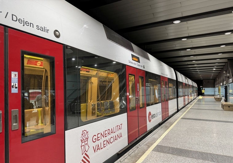 Uno de los metros que ha realizado pruebas, en la estación de Xàtiva.