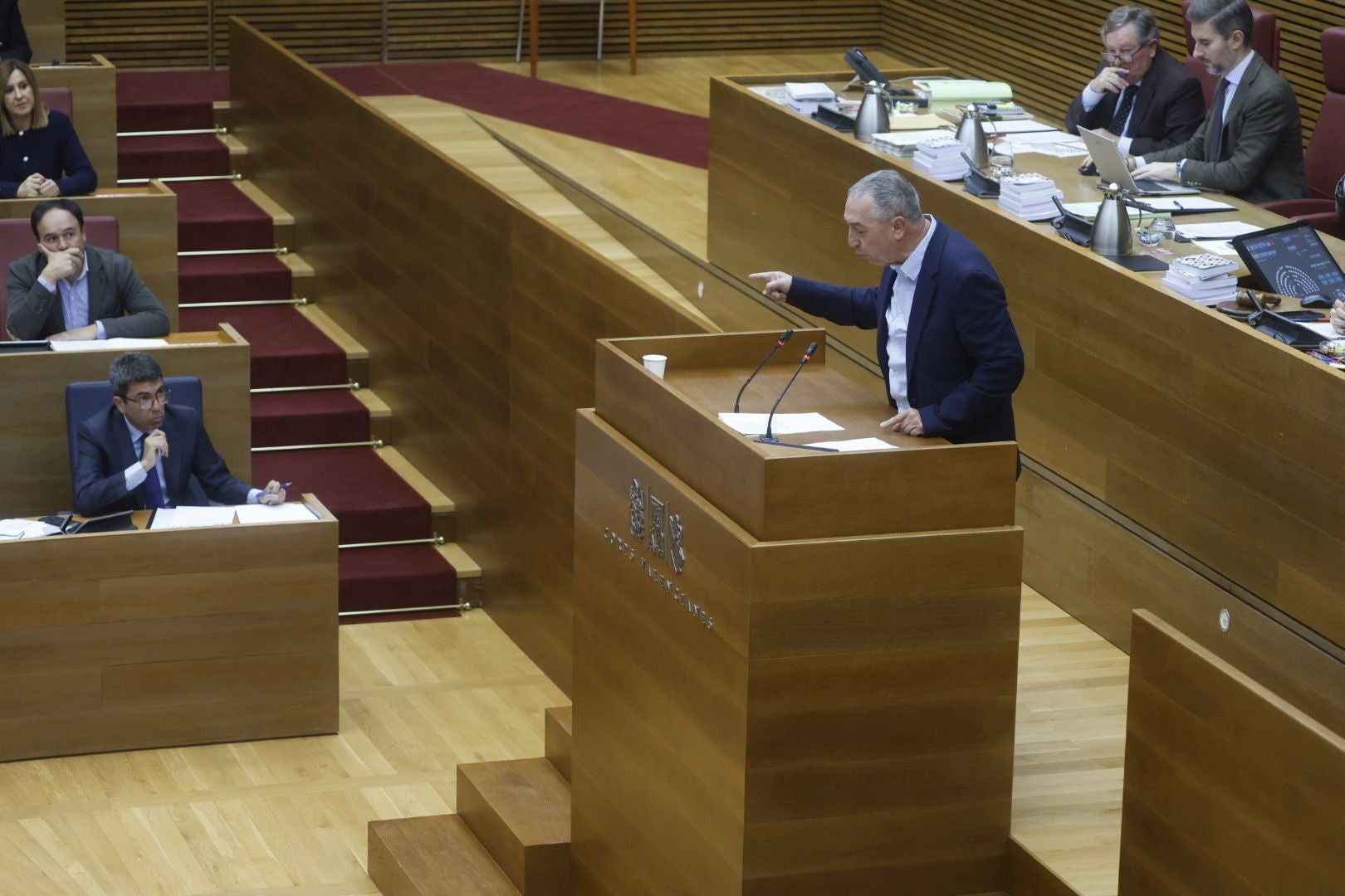 FOTOS | Sesión de control a Mazón en Les Corts