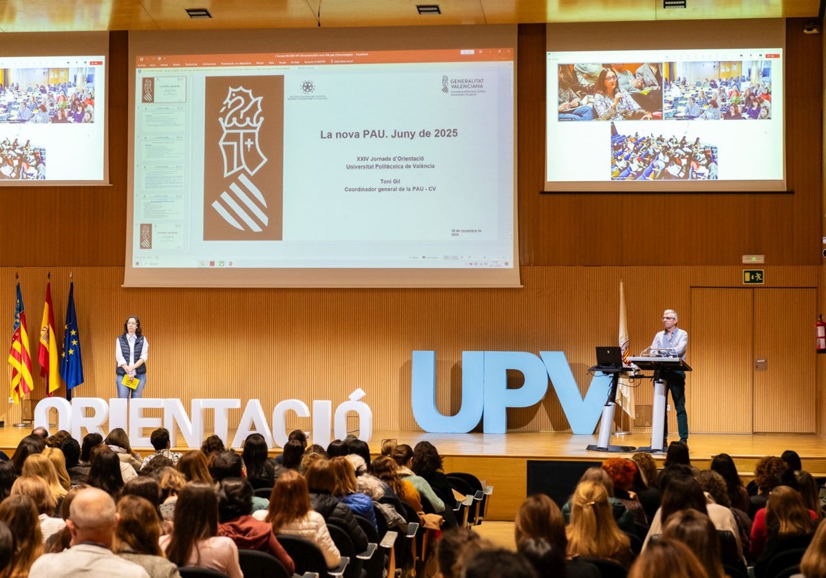 Toni Gil, coordinador general de las PAU, durante su intervención en la jornada de la UPV.