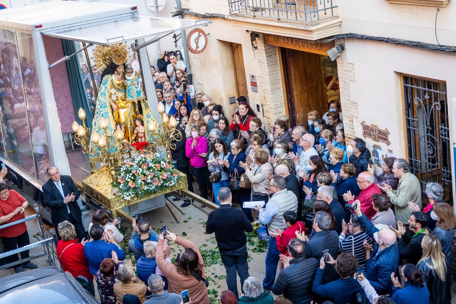 La Virgen de los Desamparados visita las parroquias de Paiporta afectadas por la DANA