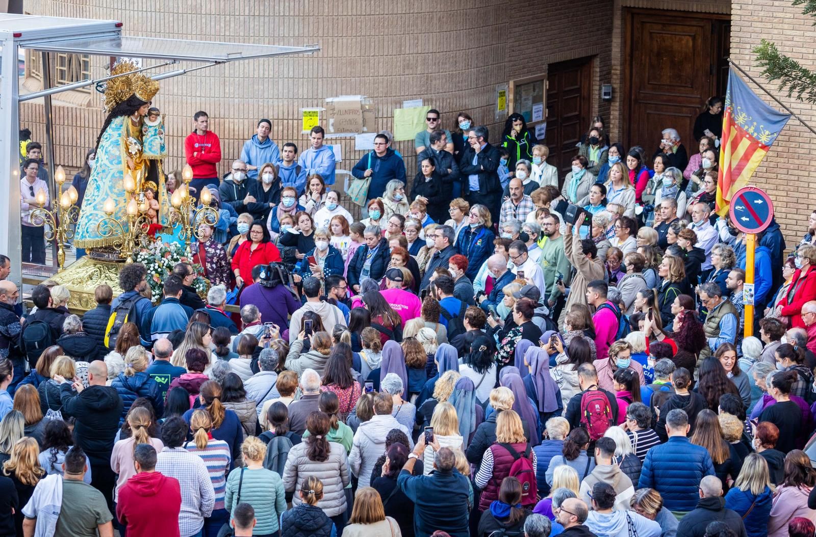 La Virgen de los Desamparados visita las parroquias de Paiporta afectadas por la DANA