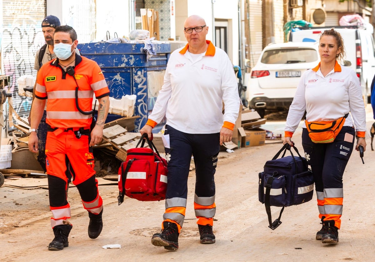 Un equipo de Emergencias de Sanidad en Picanya.