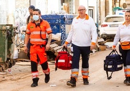 Un equipo de Emergencias de Sanidad en Picanya.