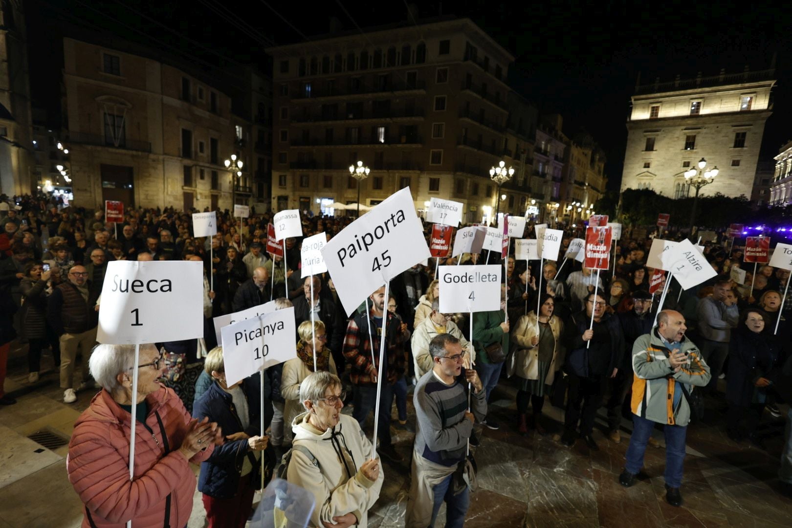 Concentración en la Plaza de la Virgen de Valencia.