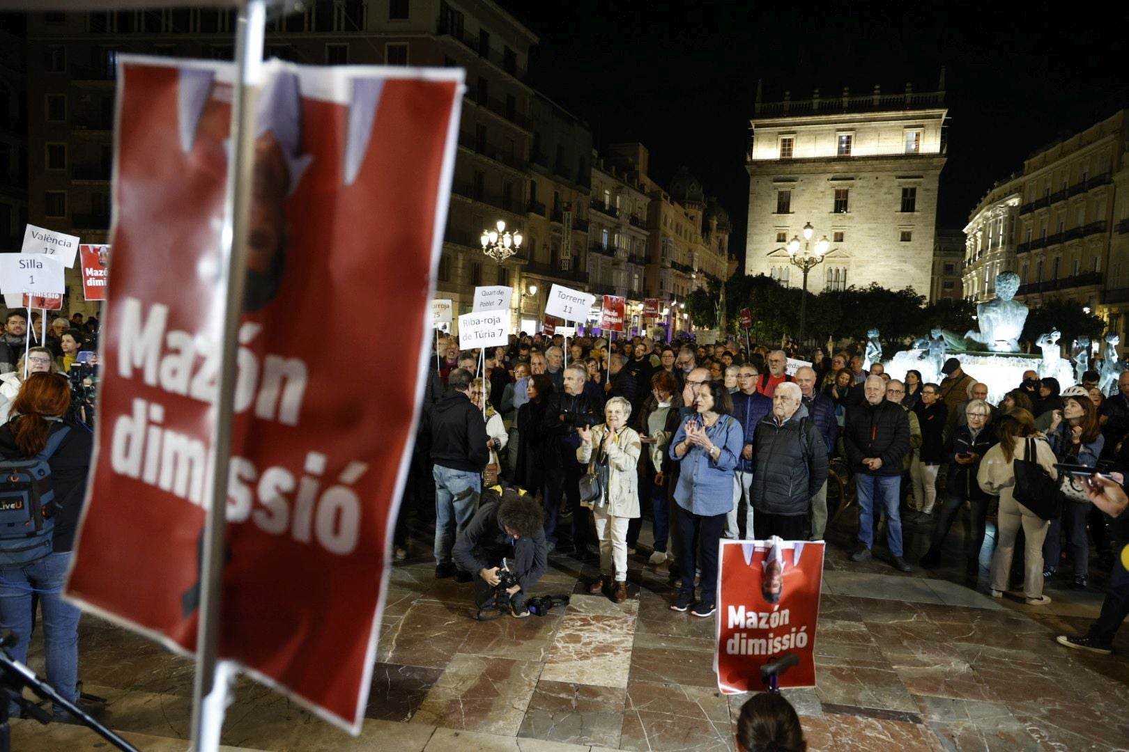 Concentración en la Plaza de la Virgen de Valencia.