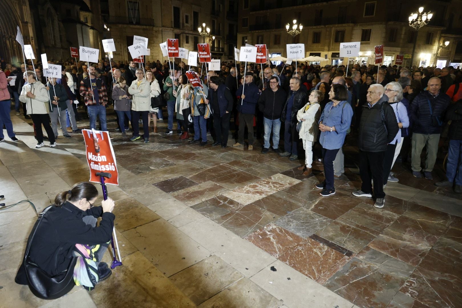 Concentración en la Plaza de la Virgen de Valencia.