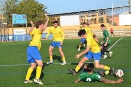 Jugadores del Dénia en un encuentro disputado en el Diego Mena.