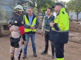 Robert Raga, durante un recorrido por el término.