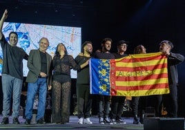 Serrat y Estopa se vuelcan con Valencia